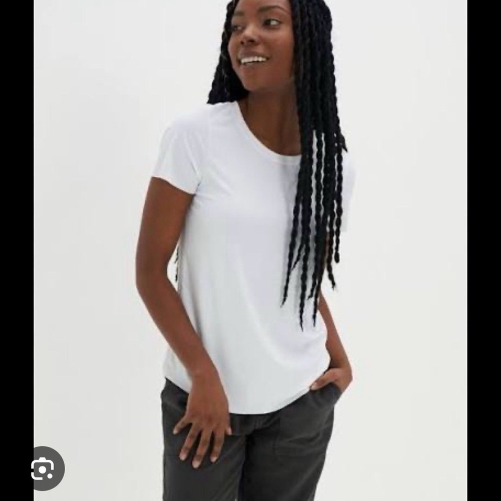 Offline by aerie move  it ribbed white workout tee